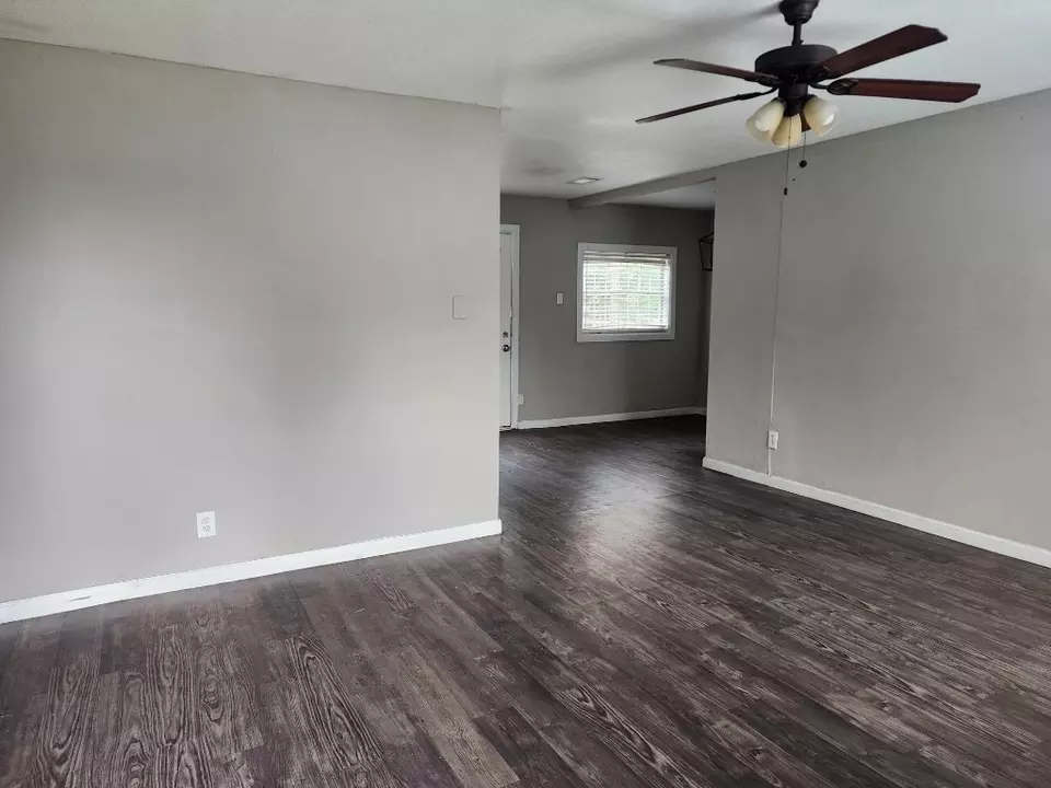  8214 S Norvell Dr, Dallas, TX 75227 photo 2