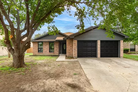 428 Rifleman Trl, Arlington, TX 76002