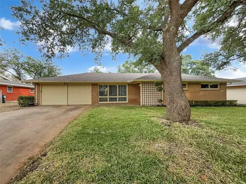5701 Wharton Dr, Fort Worth, TX 76133