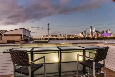 381 E Greenbriar Ln #303, Dallas, TX 75203