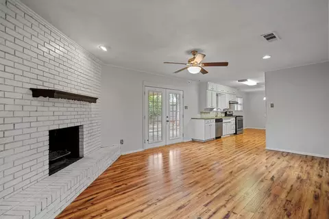 1218 Duane St, Benbrook, TX 76126