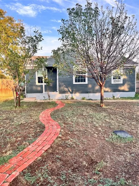 1712 Lawther Dr, River Oaks, TX 76114