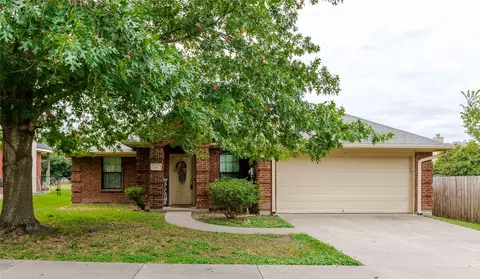 805 S Mulberry St, Ennis, TX 75119