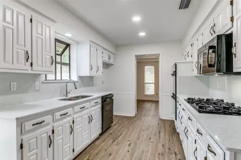 516 Oakcrest Dr, Coppell, TX 75019 photo 13