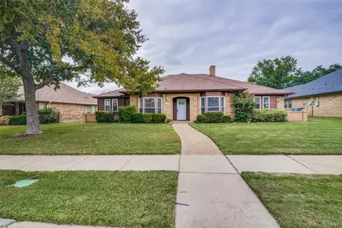 2219 Southern Cir, Carrollton, TX 75006