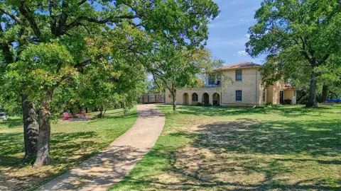 592 River Oaks Ln, Denison, TX 75021