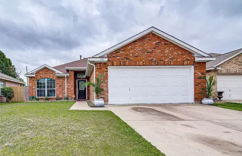 910 Plumeria Dr, Arlington, TX 76002