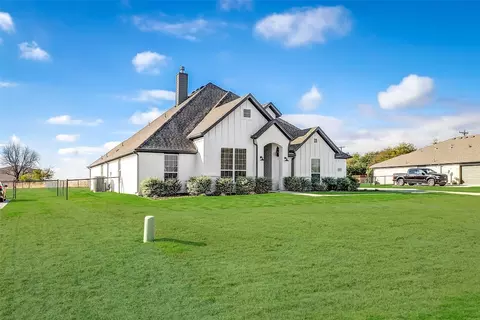 1217 Heritage Dr, Justin, TX 76247