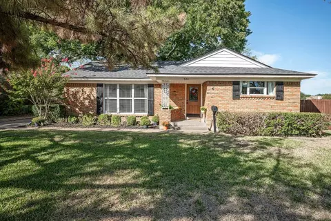 520 Greenleaf Dr, Richardson, TX 75080