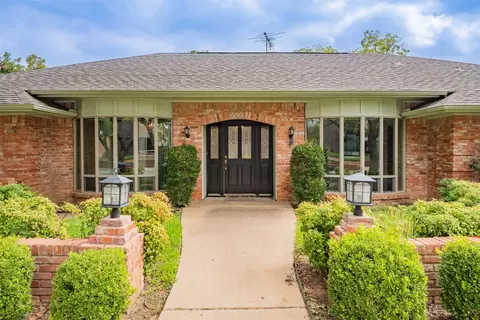 2911 S Fielder Rd, Arlington, TX 76015
