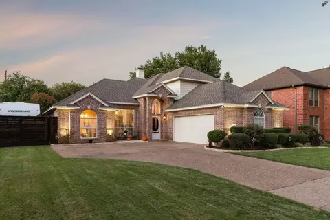 3703 Blue Forest Dr, Arlington, TX 76001