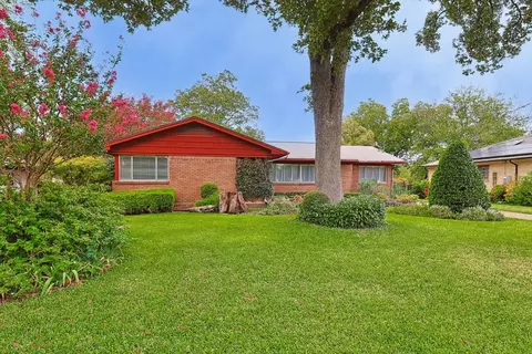 2239 Santa Cruz Dr, Dallas, TX 75227