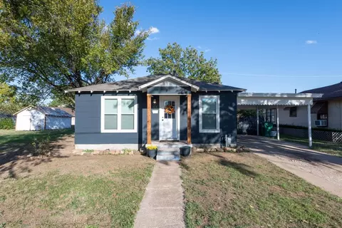 414 S Main St, Henrietta, TX 76365