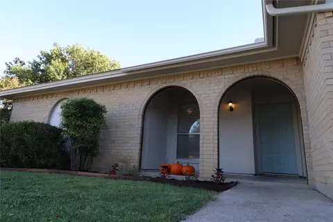 106 Wingren Ln, Arlington, TX 76014