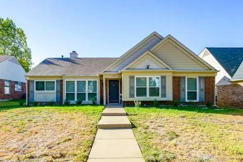 2120 Lansdown Dr, Carrollton, TX 75010