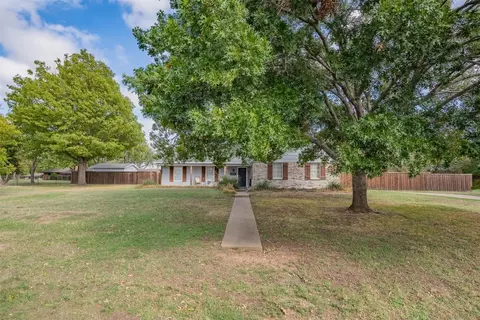320 Lonquist Rd, Midlothian, TX 76065