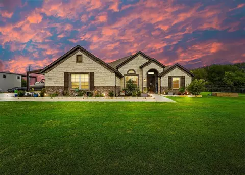 210 Cornstalk Way, Van Alstyne, TX 75495