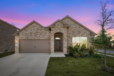 2045 Sun Star Dr, Haslet, TX 76052