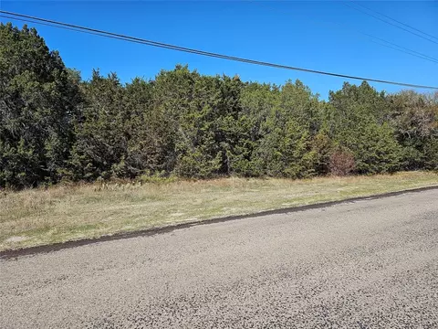922 Ports O Call Dr, Granbury, TX 76048