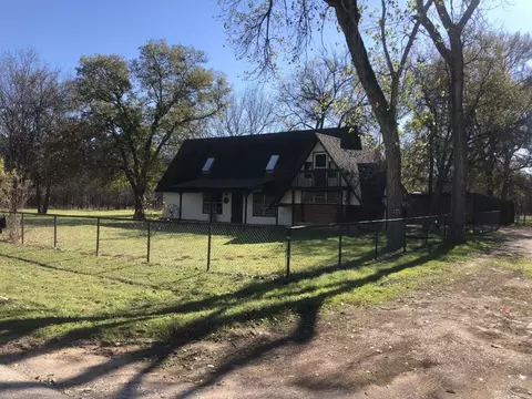 353 Iroquois St, Weatherford, TX 76087