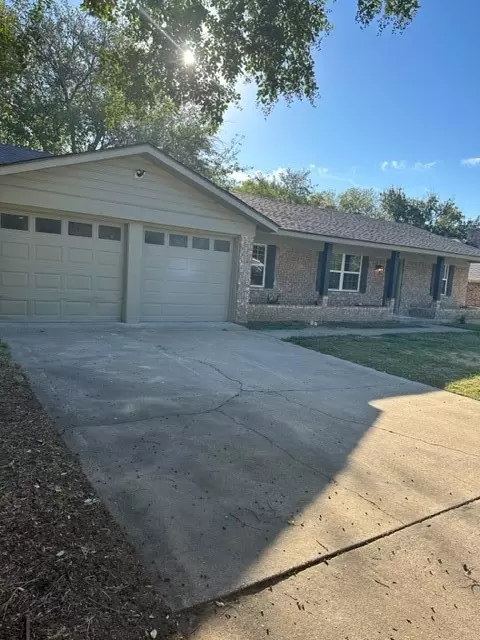 3612 Brown Trl, Bedford, TX 76021