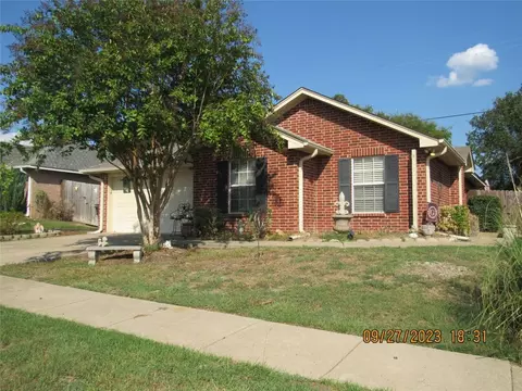 1109 Woodlands Park Dr, Lindale, TX 75771