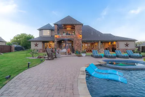 6049 Lakeside Dr, Fort Worth, TX 76179