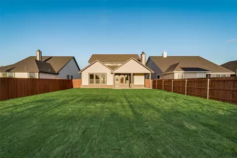 Exterior - 525 Smith Rd, Springtown, TX 76082 photo 7 of 10