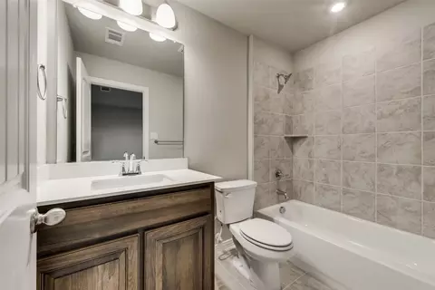 Bath - 525 Smith Rd, Springtown, TX 76082 photo 1 of 5