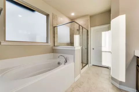Bath - 525 Smith Rd, Springtown, TX 76082 photo 5 of 5