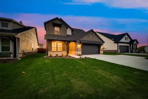 Exterior - 525 Smith Rd, Springtown, TX 76082 photo 4 of 10
