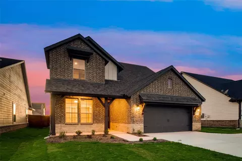 Exterior - 525 Smith Rd, Springtown, TX 76082 photo 2 of 10