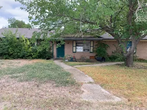 802 S 2nd St, Sanger, TX 76266
