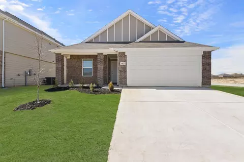9817 Dynamics Dr, Fort Worth, TX 76131