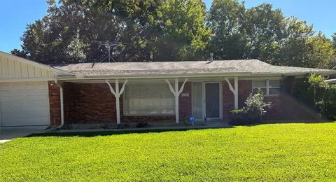 5625 Whitman Ave, Fort Worth, TX 76133