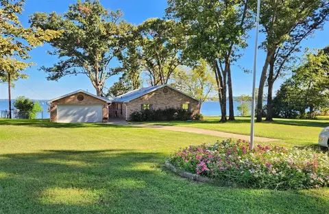 22135 Bluewater Rd, Chandler, TX 75758