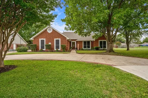 705 W Windsor Dr, Denton, TX 76207