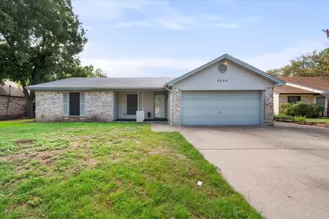 2209 Woodside Dr, Grand Prairie, TX 75052