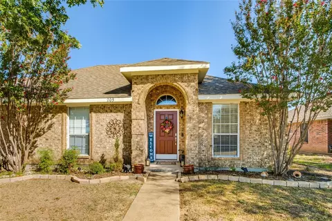 205 Quail Run Rd, Red Oak, TX 75154