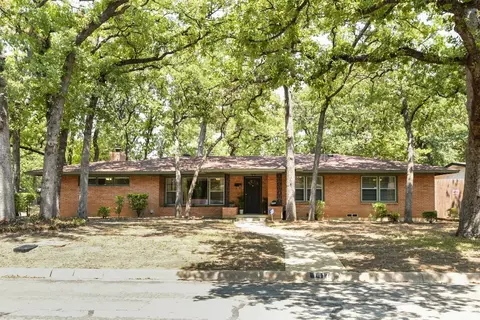 1417 W Lavender Ln, Arlington, TX 76013
