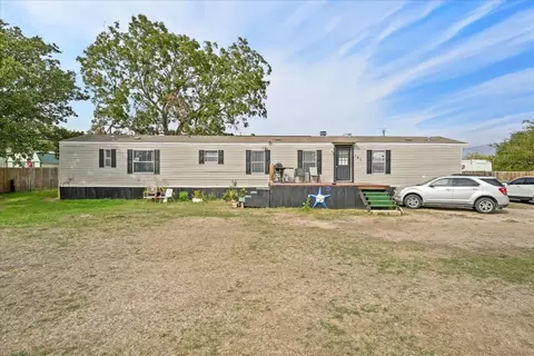151 Overland Trl, Azle, TX 76020