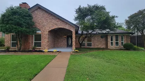 3717 Edgewater Dr, Bedford, TX 76021