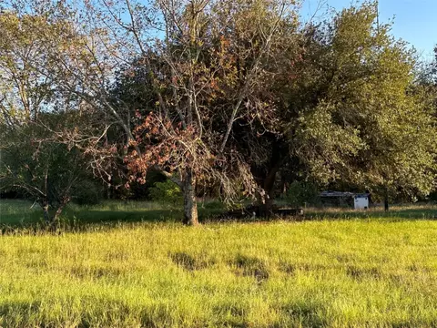 1131 Fir Rd, Gladewater, TX 75647