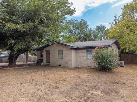 200 Frances St, Mineola, TX 75773