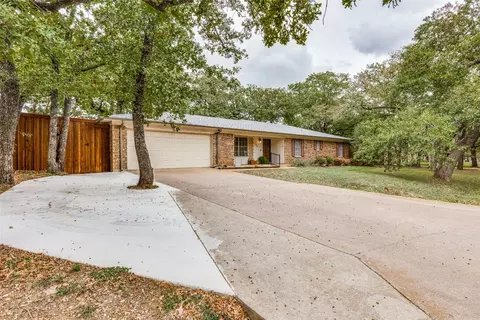 103 Cobb Dr, Joshua, TX 76058