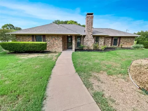 219 N Beltwoods Dr, Desoto, TX 75115