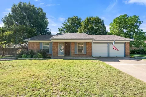 2900 Mark Dr, Arlington, TX 76013