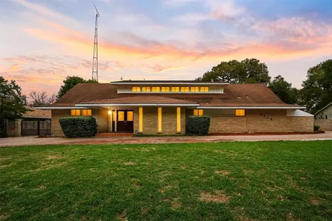 8619 Marys Creek Dr, Benbrook, TX 76116
