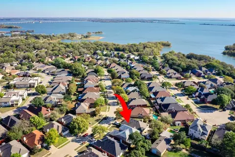 622 Lake Bridge Dr, Lake Dallas, TX 75065