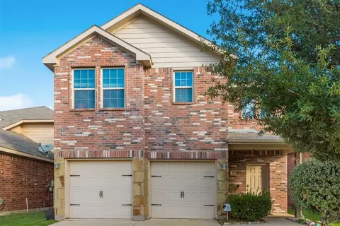 5753 Maui Dr, Fort Worth, TX 76119